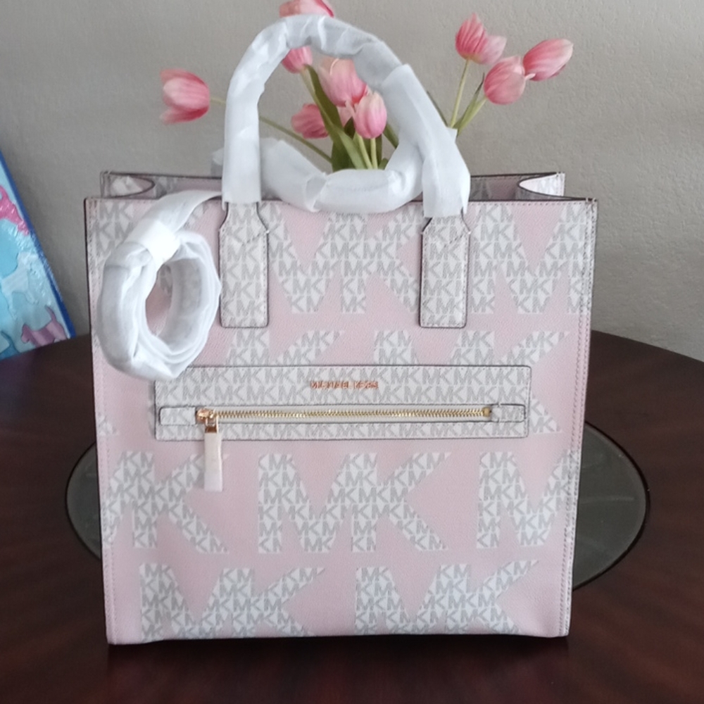Micheal Kors Kenley handbag
